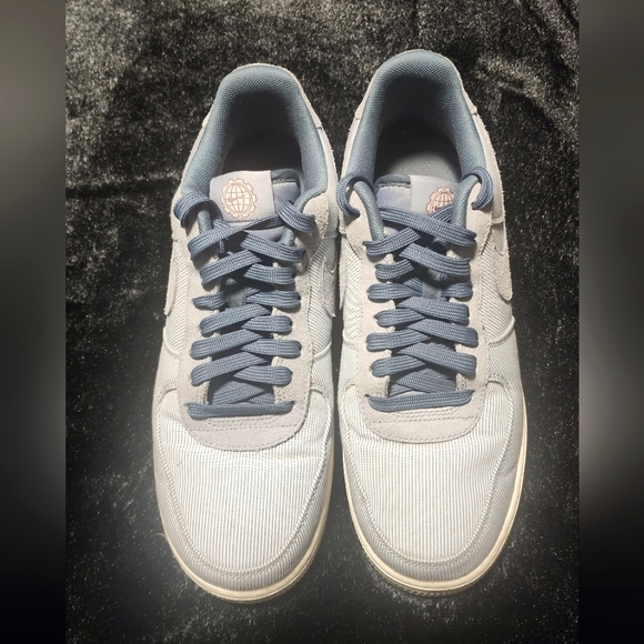 Nike - Picture 1 of 11